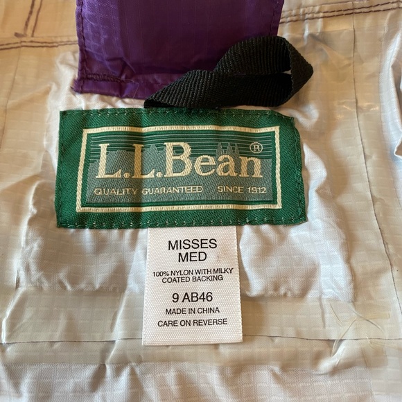 L.L. Bean women’s wind breaker size ladies medium in purple. - Picture 5 of 5